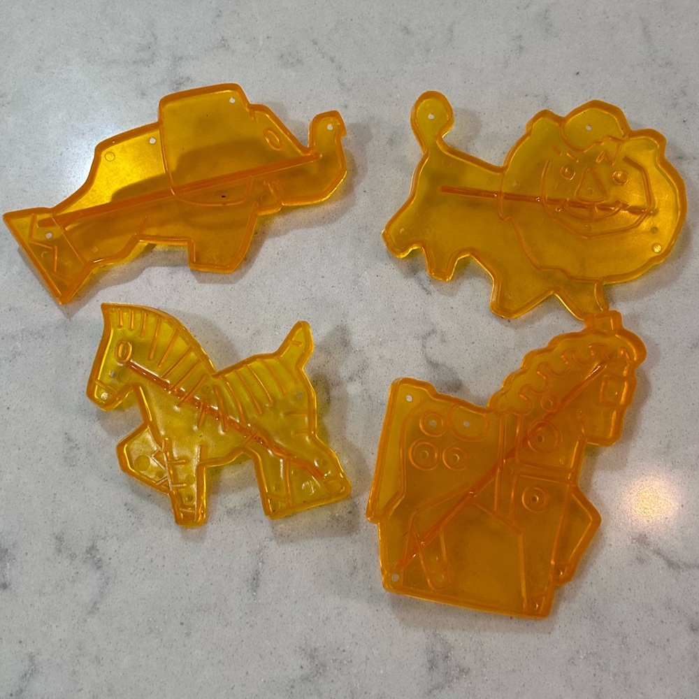 4 1960’s vintage orange circus animal cookie cutters Quaker Oats lion horse 🐘🦓